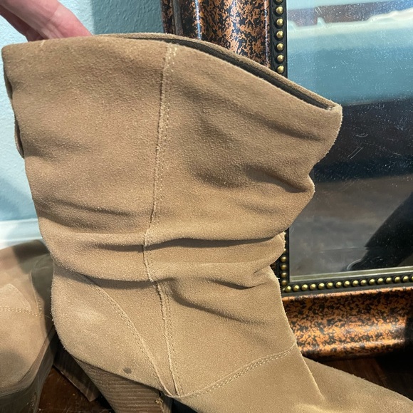 Some Aldo booties! Just in time for the weather! Size 8.5. Worn maybe twice. - Picture 3 of 4